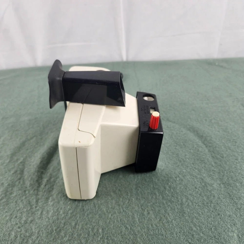 Vintage Polaroid Swinger Model 20 Land Camera – 1960s – Retro Display Piece
